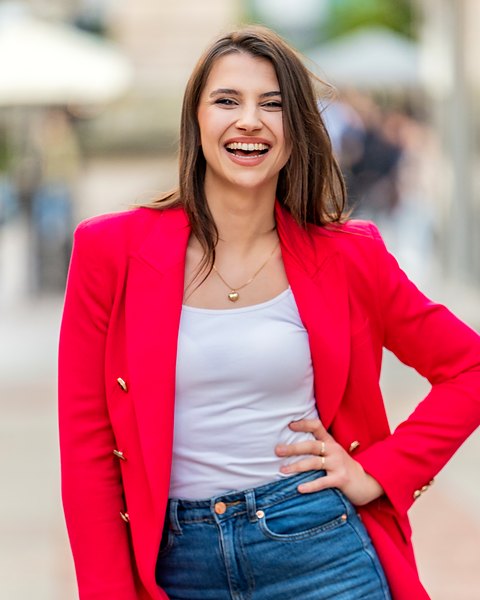 Julia Nowicka na ulicach Poznania, mentorka marki osobistej